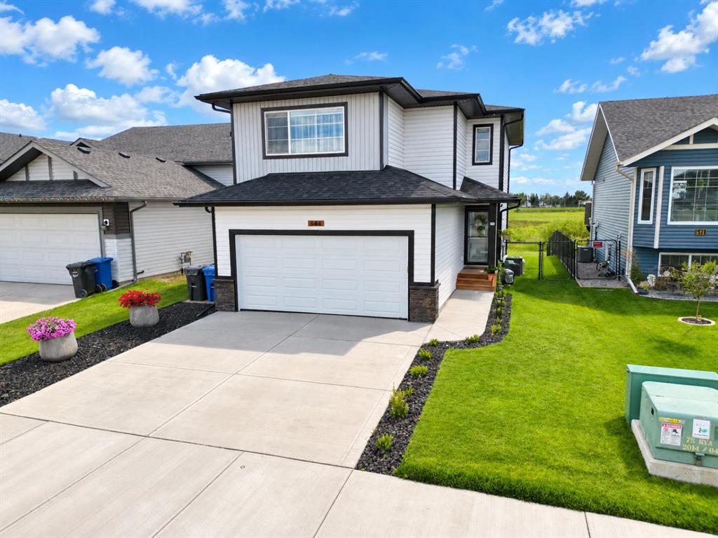 Picture of 644 Robinson Avenue , Penhold Real Estate Listing