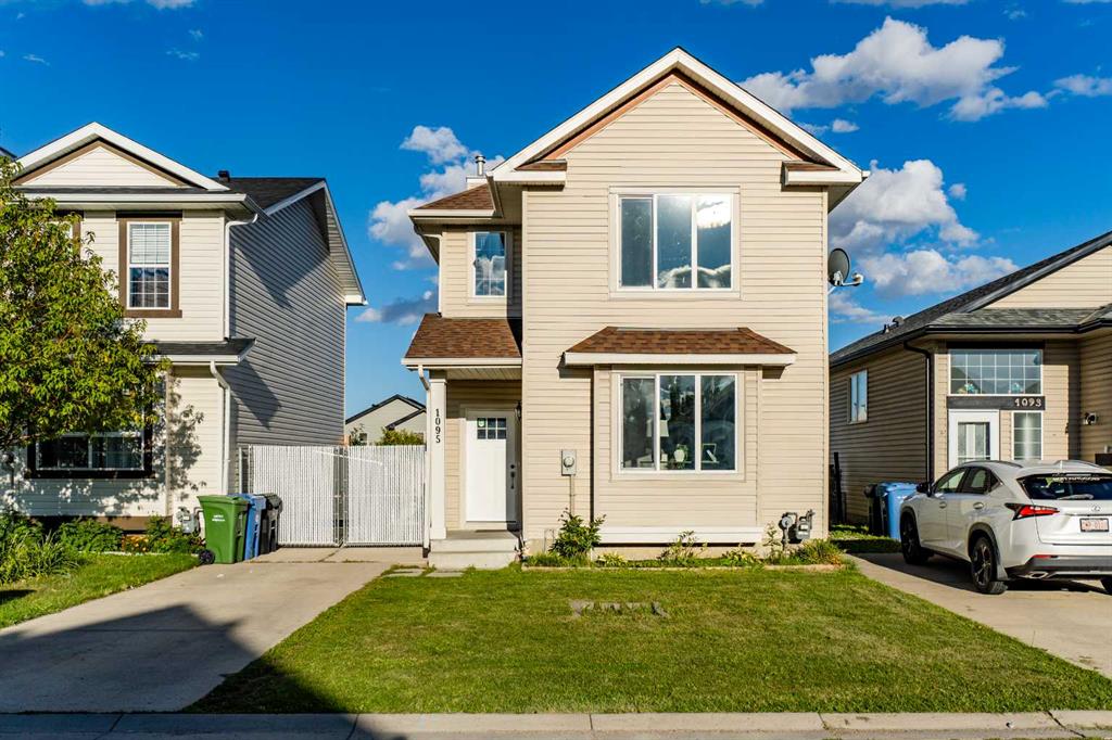 Picture of 1095 Bridlemeadows Manor SW, Calgary Real Estate Listing