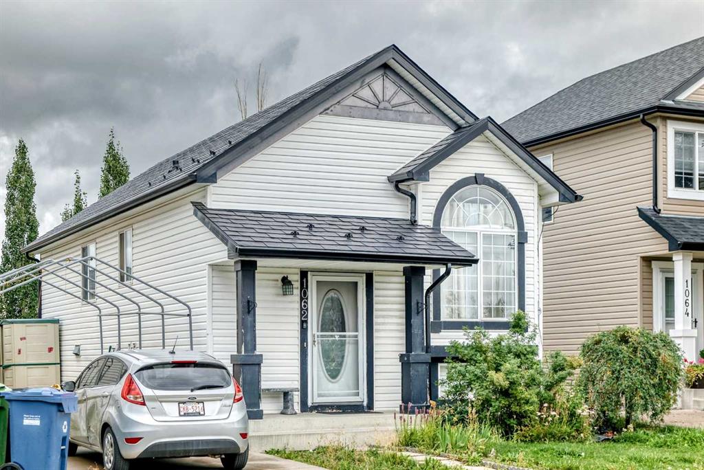 Picture of 1062 Bridlemeadows Manor SW, Calgary Real Estate Listing