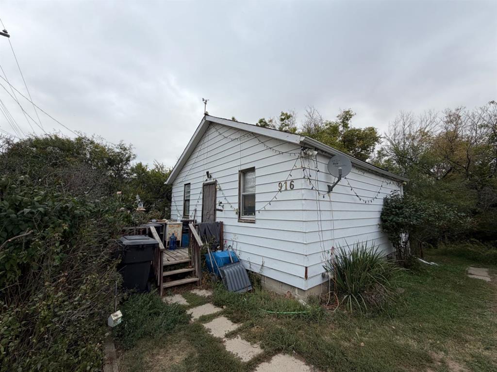 Picture of 916 Newcastle Trail , Drumheller Real Estate Listing
