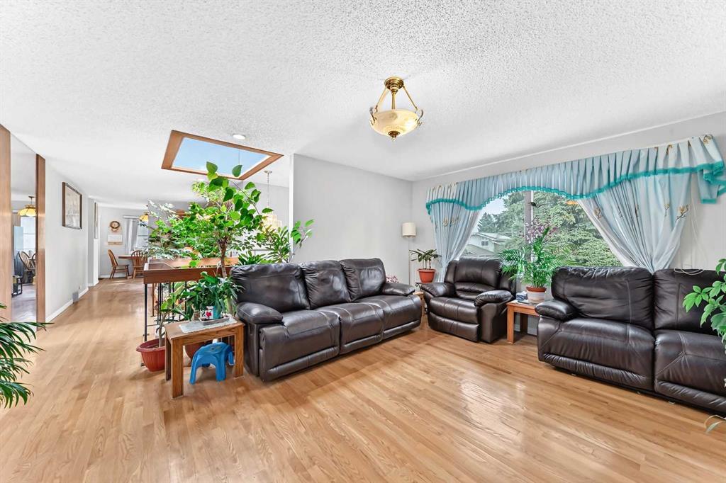 Picture of 3219 Palliser Drive SW, Calgary Real Estate Listing