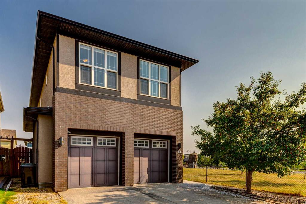 Picture of 14 Marquis Heights SE, Calgary Real Estate Listing