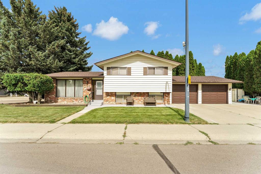 Picture of 2702 24 Street SE, Medicine Hat Real Estate Listing