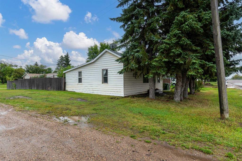Picture of 83 2 Street E, Lashburn Real Estate Listing