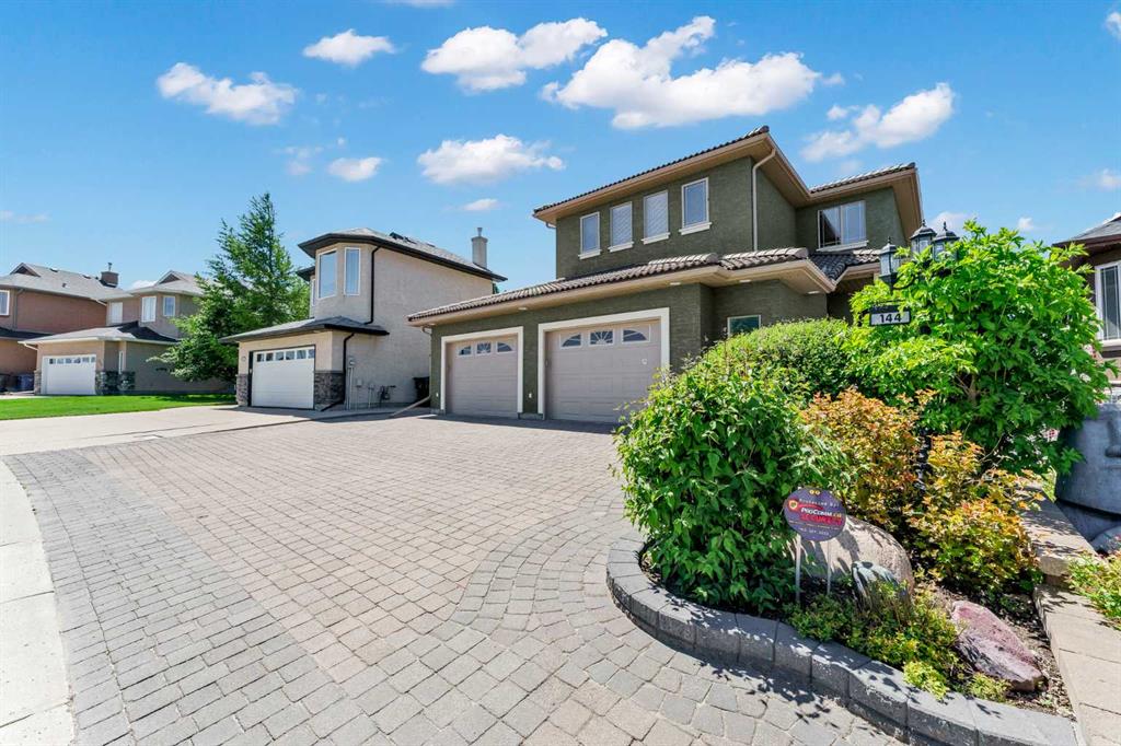 Picture of 144 Sundance Road SW, Medicine Hat Real Estate Listing