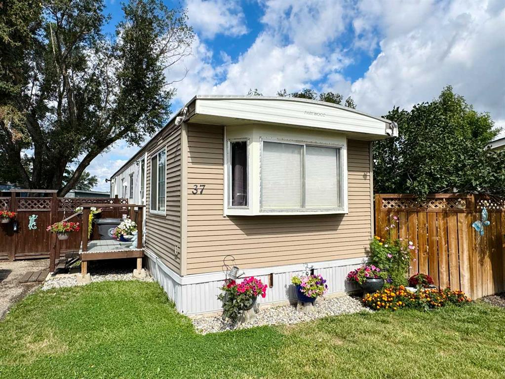 Picture of 37, 5301 2 Street , Coalhurst Real Estate Listing