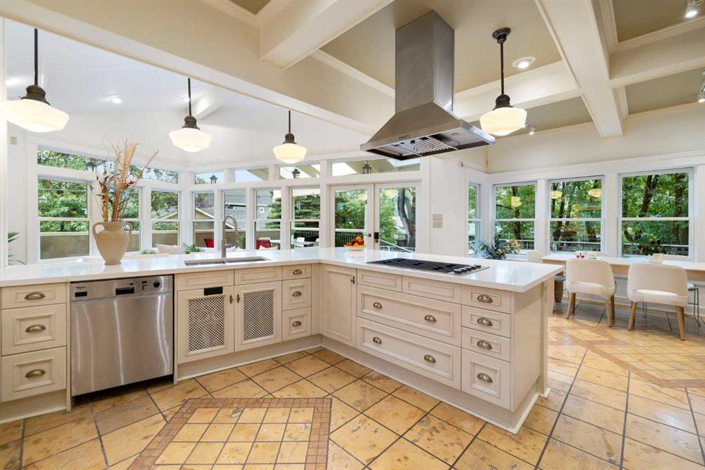 Picture of 342 Superior Avenue SW, Calgary Real Estate Listing