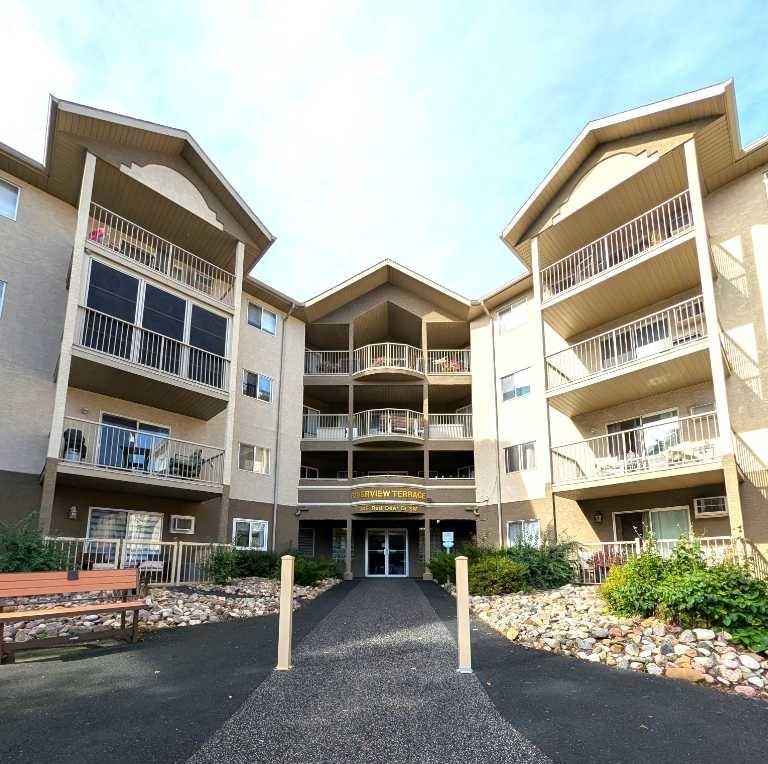 Picture of 208, 245 Red Deer Drive SW, Medicine Hat Real Estate Listing
