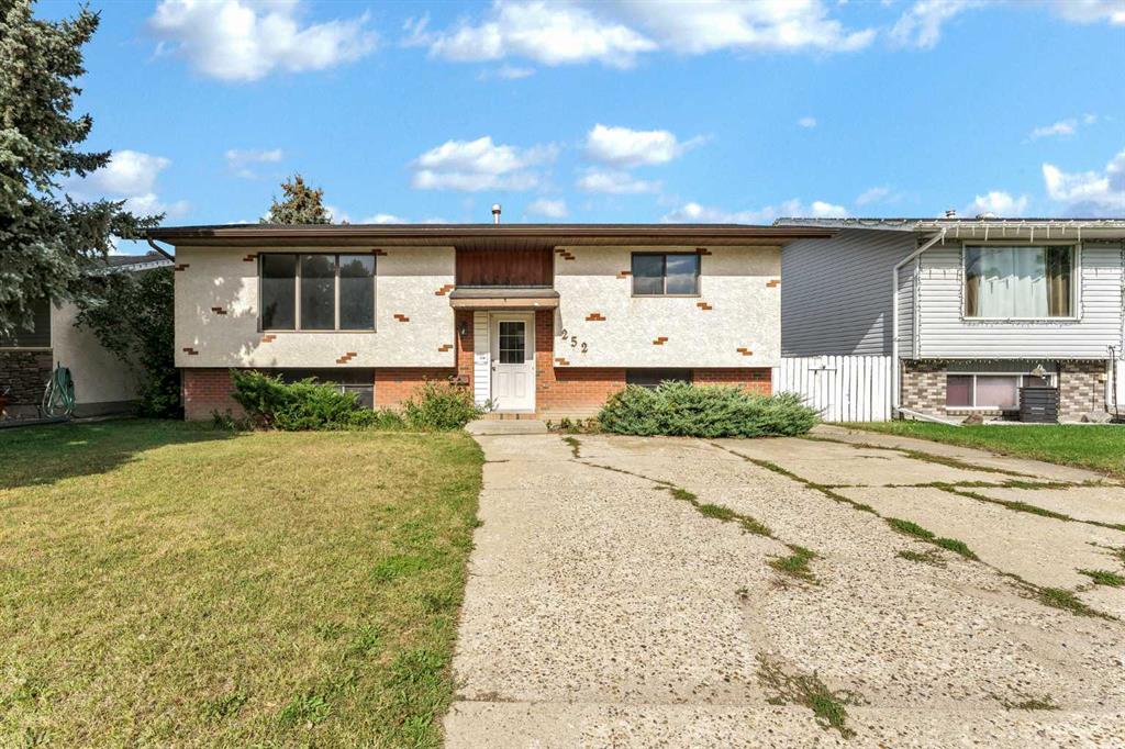 Picture of 252 Ross Glen Drive SE, Medicine Hat Real Estate Listing