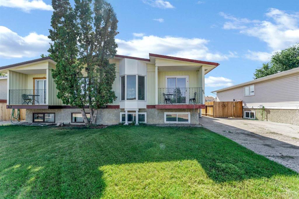 Picture of 45 Clark Crescent SE, Medicine Hat Real Estate Listing
