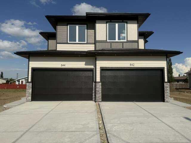 Picture of 844 Beckner Street , Carstairs Real Estate Listing