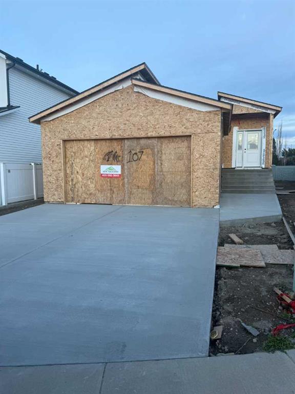 Picture of 107 Sierra Road SW, Medicine Hat Real Estate Listing