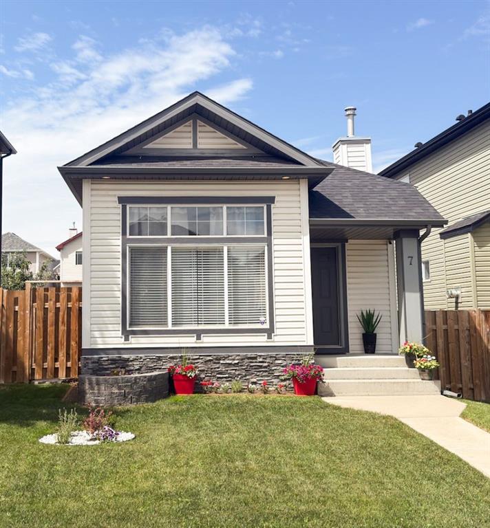 Picture of 7 Bridlecrest Boulevard SW, Calgary Real Estate Listing
