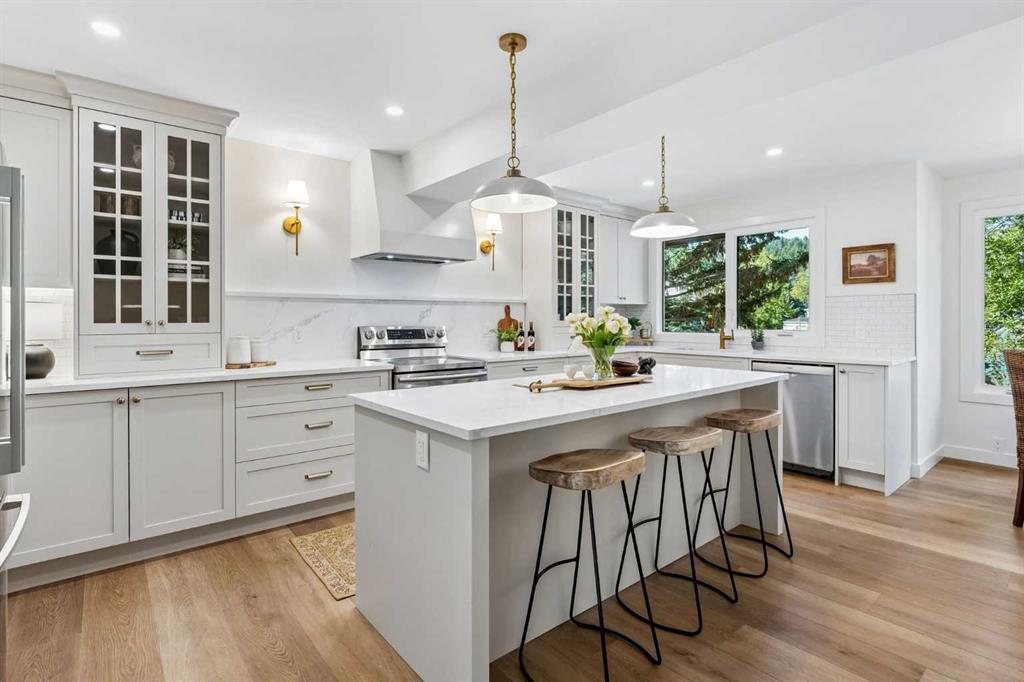 Picture of 82 Point Drive NW, Calgary Real Estate Listing