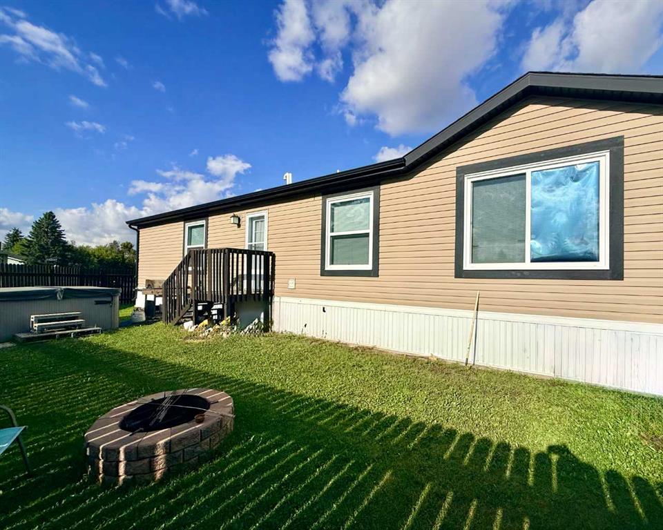 Picture of 1501 15 Street Crescent , Wainwright Real Estate Listing