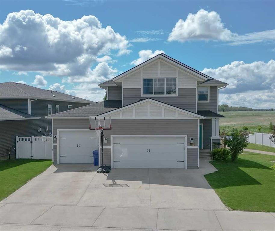 Picture of 611 Robinson Avenue , Penhold Real Estate Listing