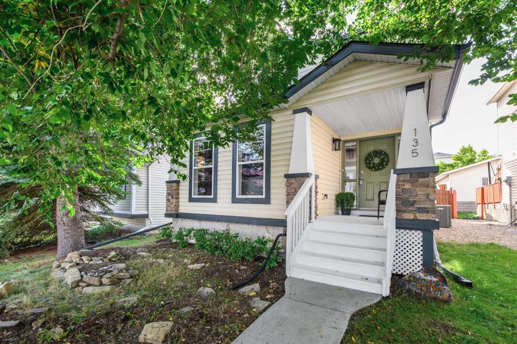 Picture of 135 Country Hills Drive NW, Calgary Real Estate Listing