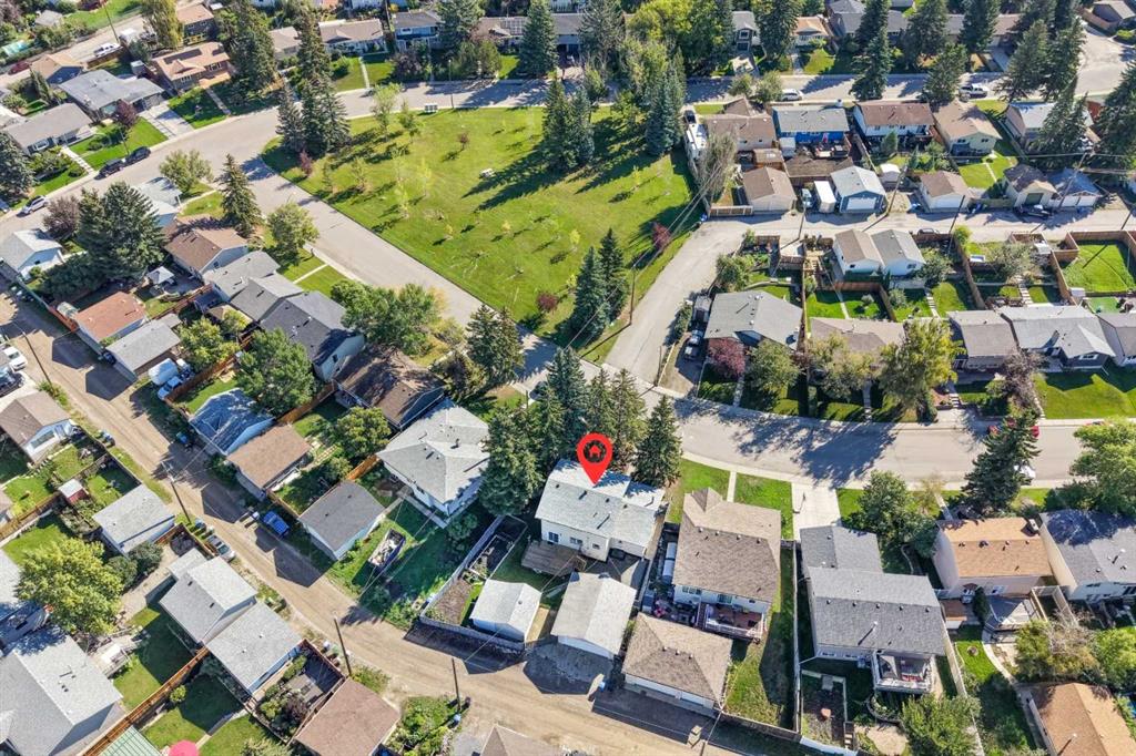 Picture of 135 Queensland Road SE, Calgary Real Estate Listing