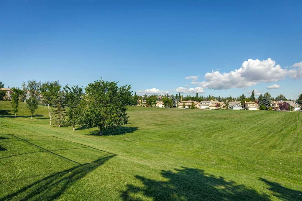 Picture of 2634 Signal Hill Heights SW, Calgary Real Estate Listing