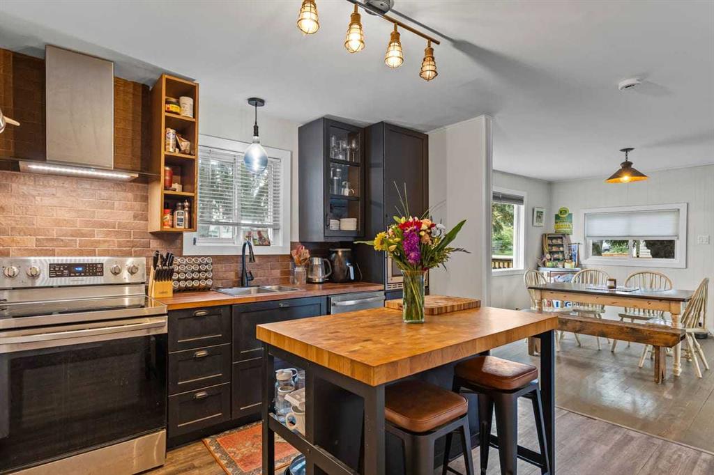 Picture of 210 Royalties Crescent , Longview Real Estate Listing