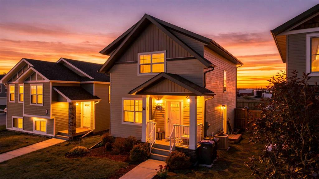 Picture of 123 Hinshaw Drive , Sylvan Lake Real Estate Listing