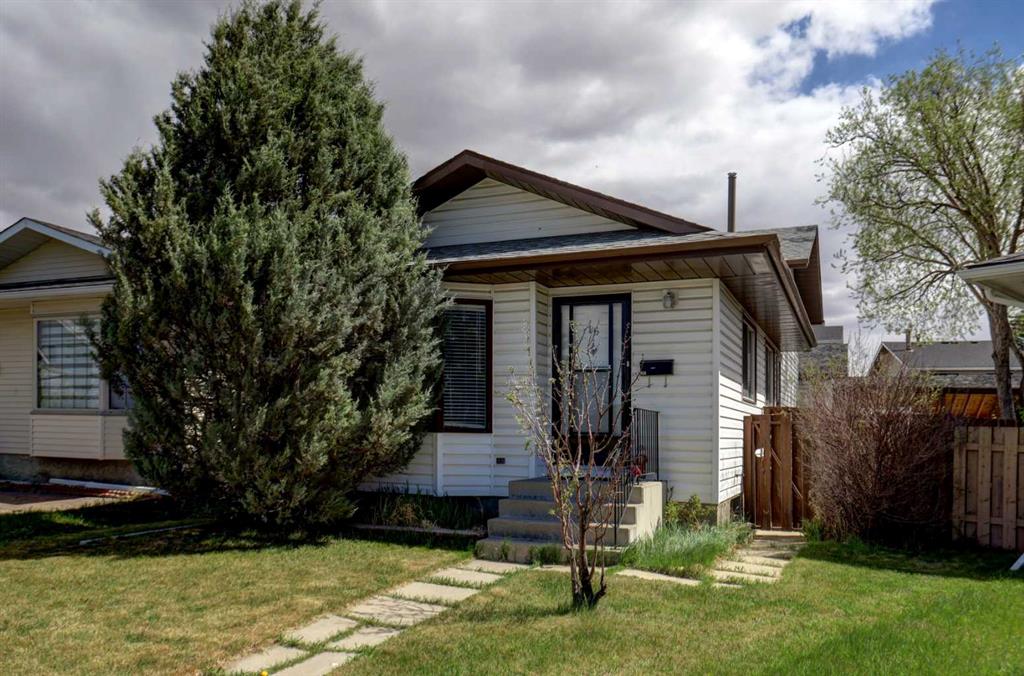 Picture of 16 Martingrove Mews NE, Calgary Real Estate Listing