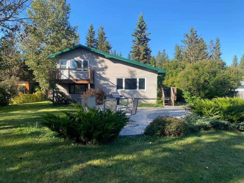Picture of 987 1 Avenue NE, Sundre Real Estate Listing