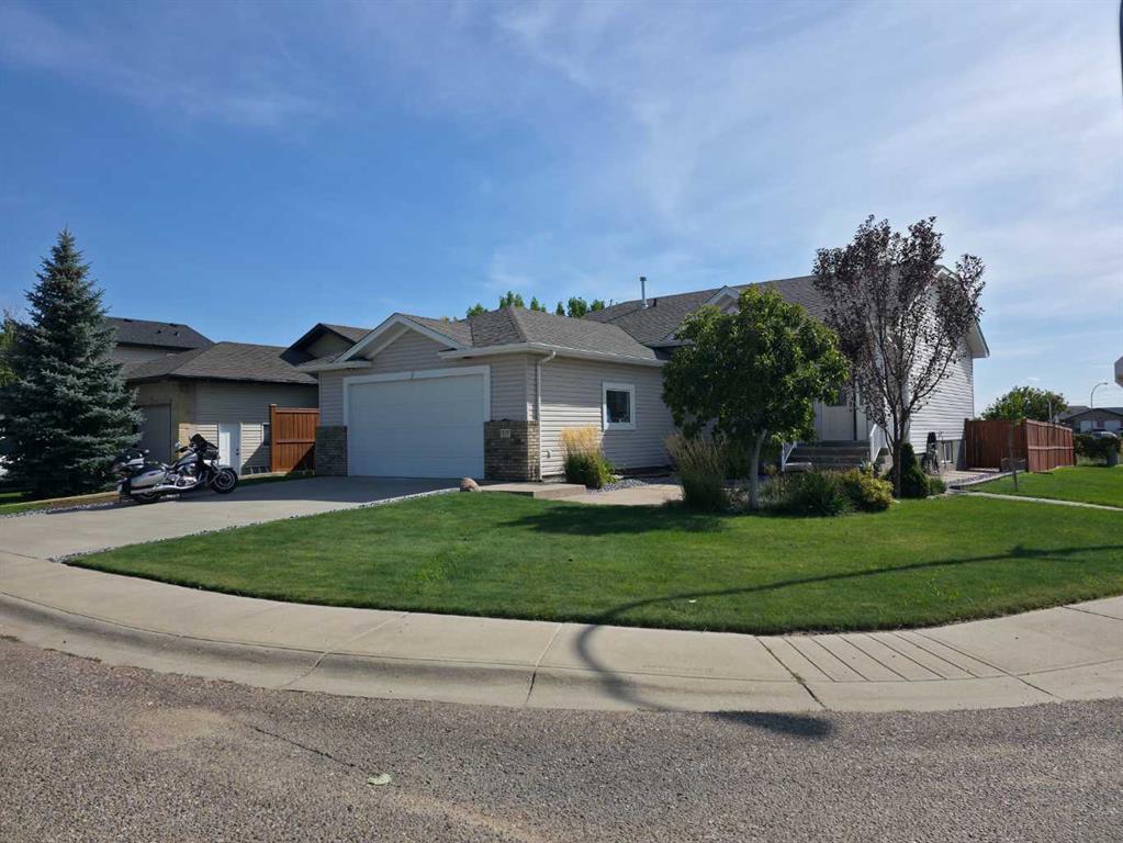 Picture of 209 5 Avenue SW, Redcliff Real Estate Listing