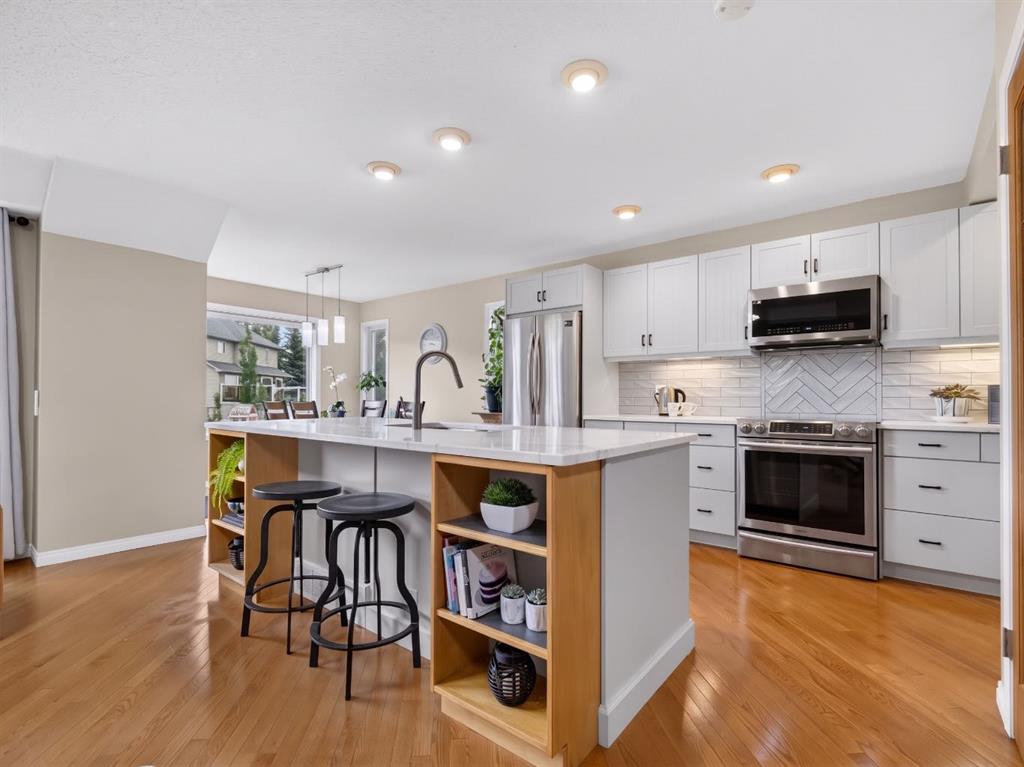 Picture of 125 Coverton Circle NE, Calgary Real Estate Listing