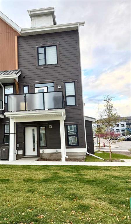 Picture of 102 livingston Common NE, Calgary Real Estate Listing