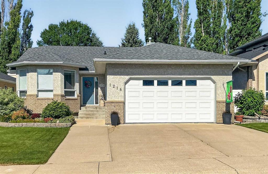 Picture of 1218 Great Lakes Place S, Lethbridge Real Estate Listing
