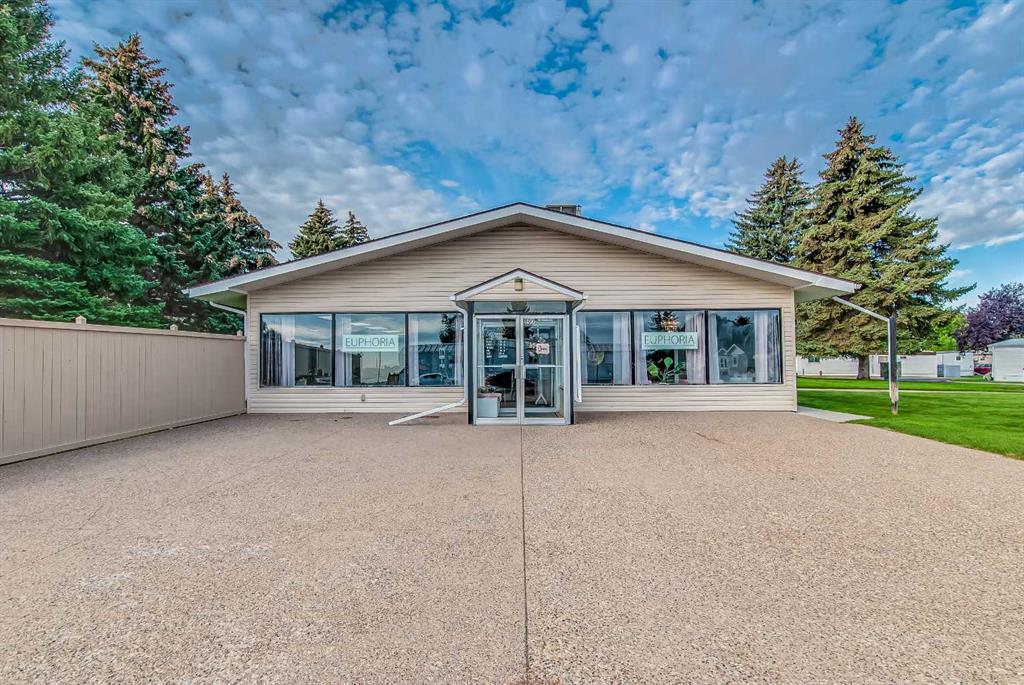 Picture of 100, 2248 Southview Drive SE, Medicine Hat Real Estate Listing