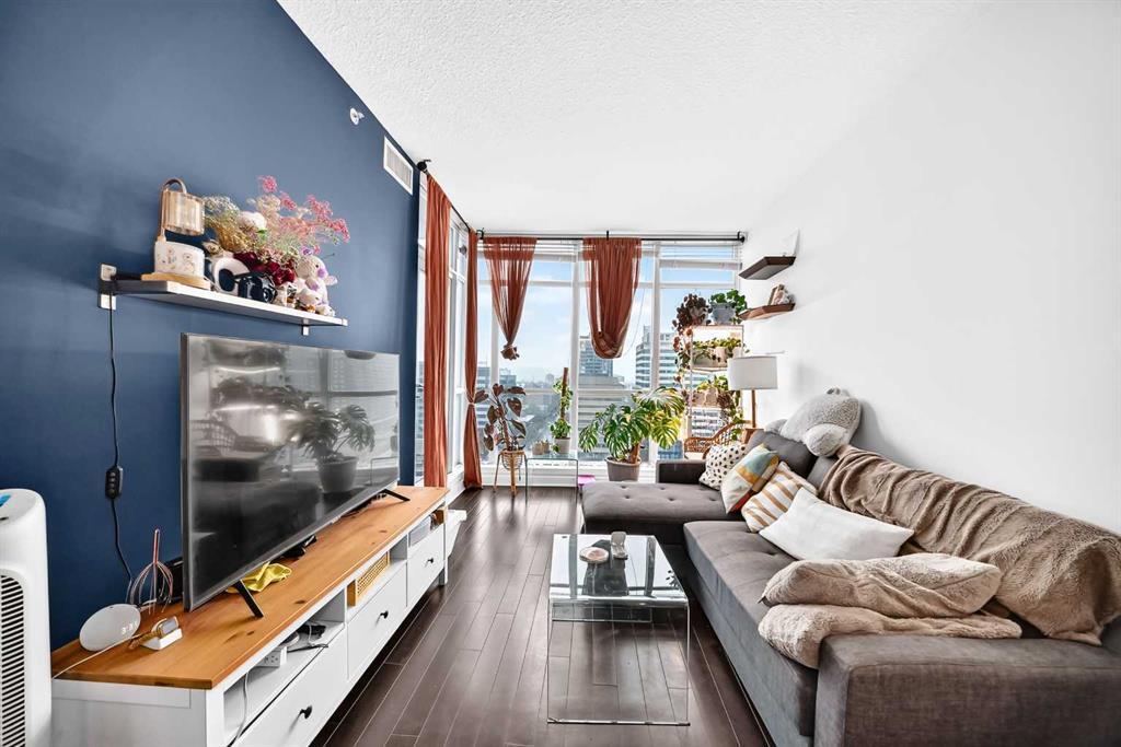 Picture of 1504, 788 12 Avenue SW, Calgary Real Estate Listing