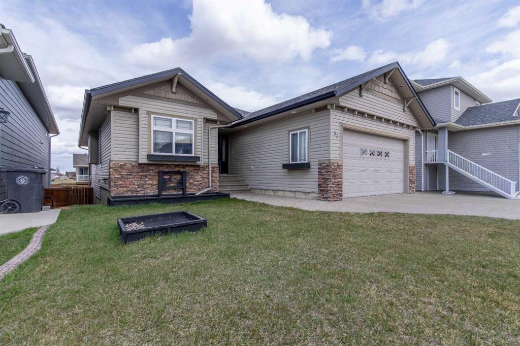 Picture of 37 Laurel Place , Coalhurst Real Estate Listing