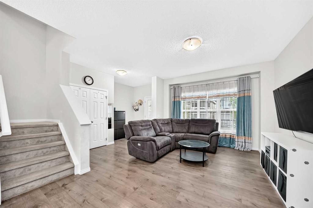 Picture of 246 Walgrove Terrace SE, Calgary Real Estate Listing
