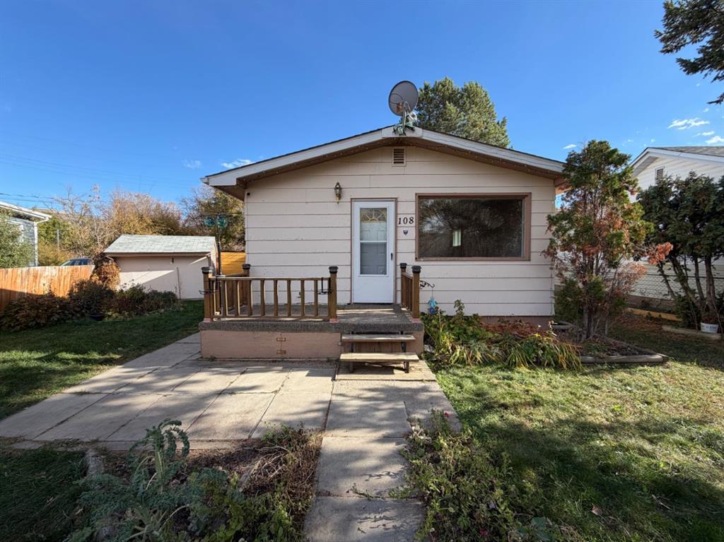 Picture of 108 Poplar Crescent , Drumheller Real Estate Listing