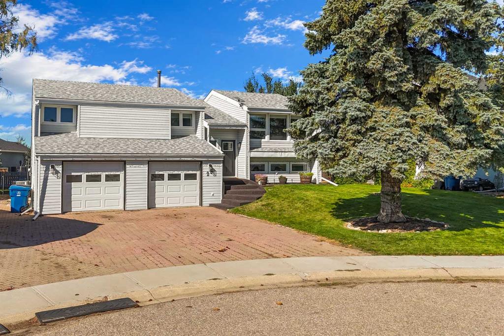 Picture of 25 Fairway Crescent , Foremost Real Estate Listing