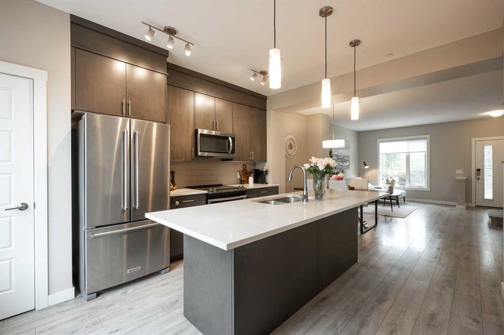 Picture of 156 Livingston Common NE, Calgary Real Estate Listing