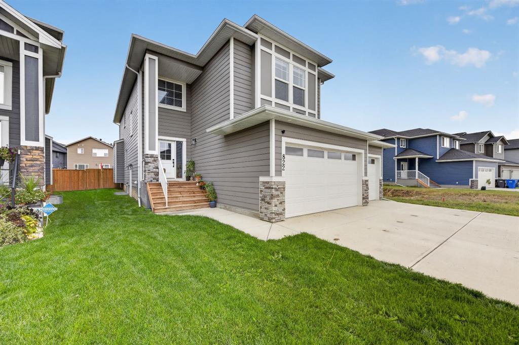 Picture of 822 Mandalay Boulevard , Carstairs Real Estate Listing