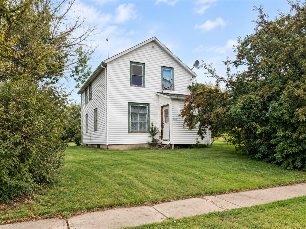Picture of 204 Christian Avenue W, Standard Real Estate Listing