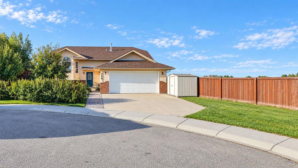 Picture of 106 Strathaven Bay , Strathmore Real Estate Listing
