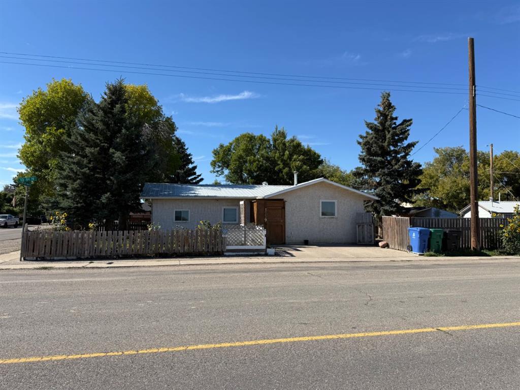 Picture of 1239 41 Avenue N, Lethbridge Real Estate Listing