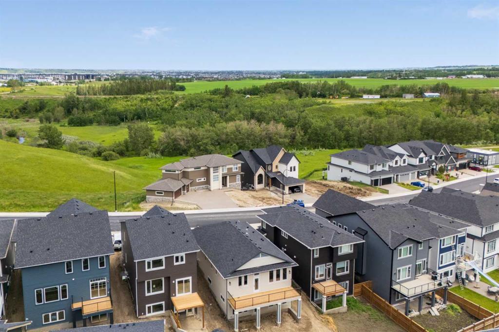 Picture of 101 Creekstone Hill SW, Calgary Real Estate Listing