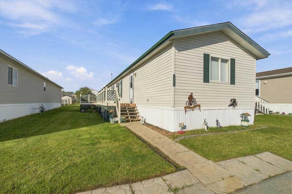 Picture of 124 Clark Crescent , Rural Grande Prairie No. 1, County of Real Estate Listing