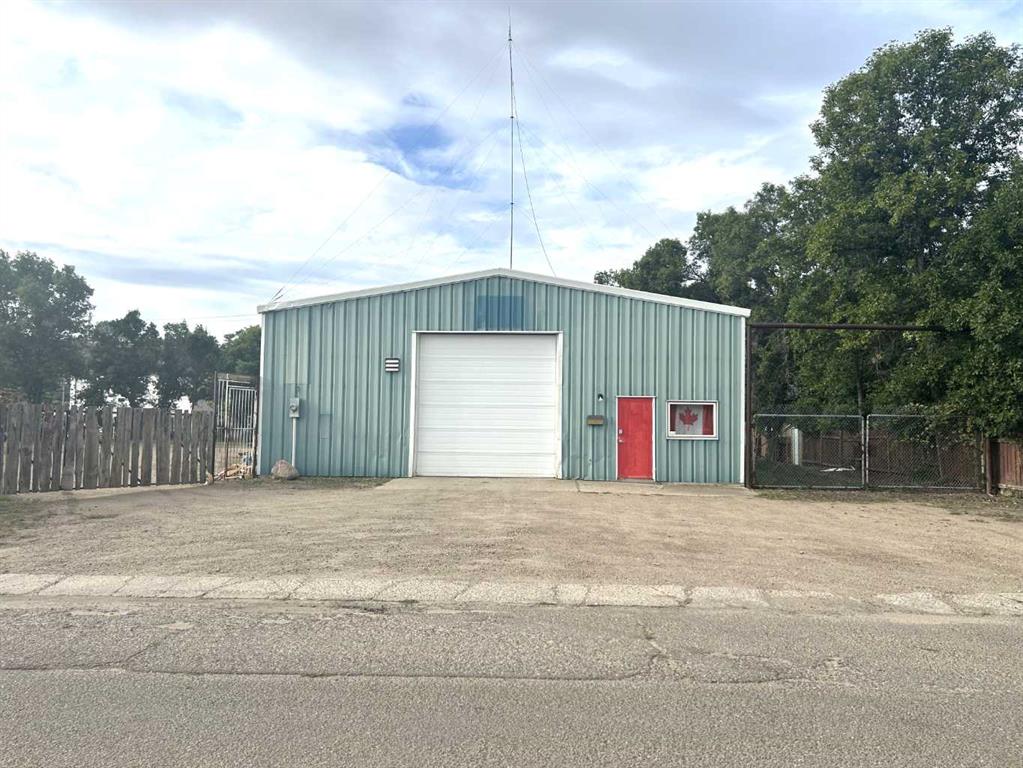 Picture of 1061 Factory Street SE, Medicine Hat Real Estate Listing