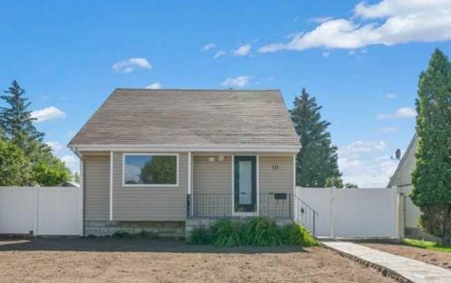 Picture of 111 10 Street SW, Medicine Hat Real Estate Listing