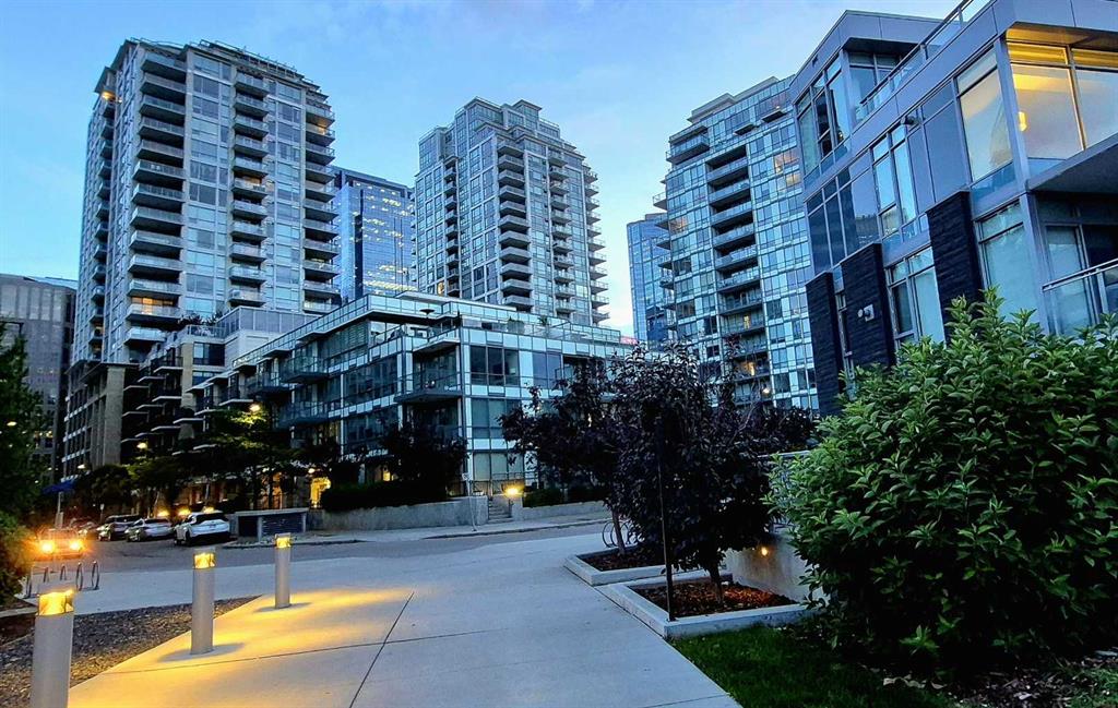 Picture of 301, 51 Waterfront Mews SW, Calgary Real Estate Listing