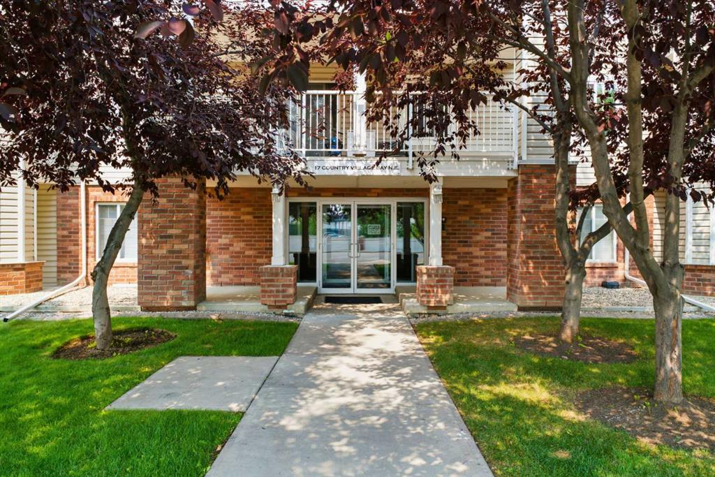 Picture of 102, 17 Country Village Bay NE, Calgary Real Estate Listing