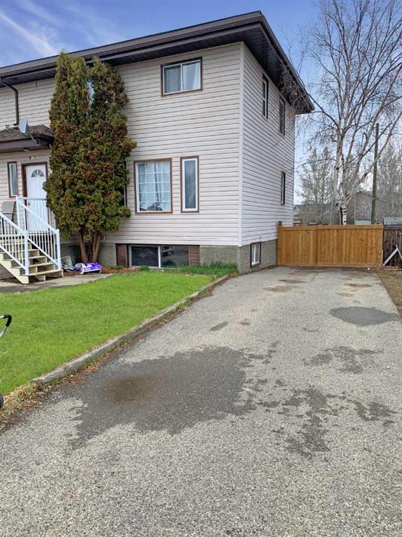Picture of B, 9835 100A Avenue , Sexsmith Real Estate Listing