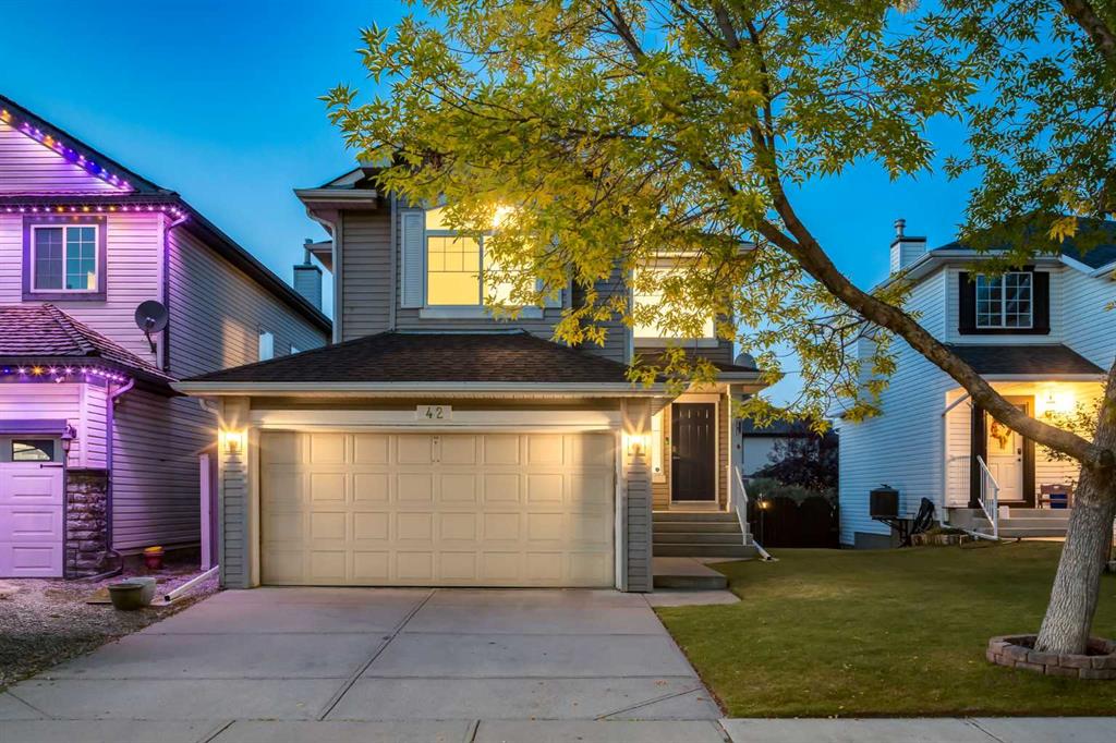 Picture of 42 DOUGLAS GLEN Circle SE, Calgary Real Estate Listing
